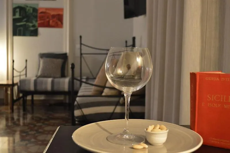 Bed, Book & Breakfast Landolina Bed & Breakfast Catania 3*,